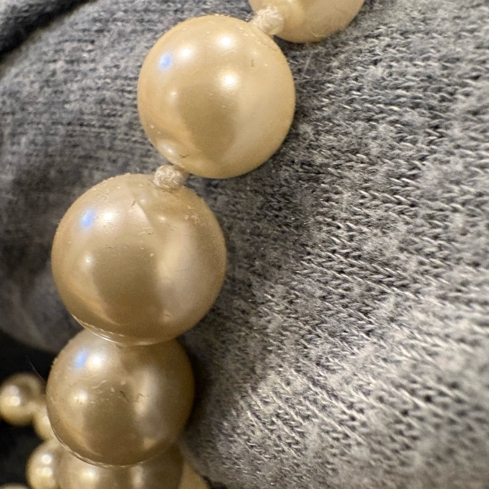 Henri Bendel pearl necklace - Picture 7 of 7